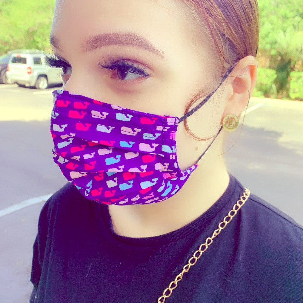 Authentic fabric vineyard vines mask